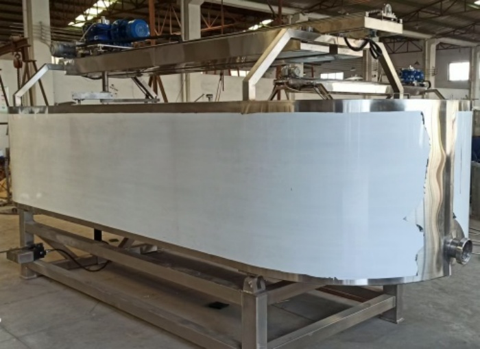 公司新增奶酪制作設備—不銹鋼奶酪槽、奶油摔打機